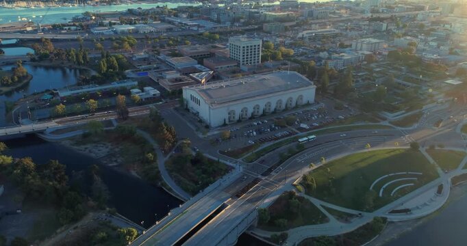 Aerial view of the Henry J. Kaiser Convention Center in Lake Merritt,, Oakland, California, USA. The building is a landmark and hosts events.