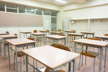 誰もいない放課後の学校の教室