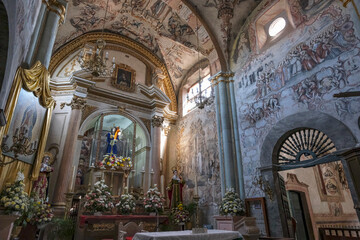 Obraz premium Atotonilco, Mexico - February 9, 2025: The Sanctuary of Atotonilco is a church complex nearby San Miguel de Allende, Mexico.