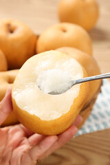 Golden Asian Pear with Spoon Shandong Autumn Fruit Fresh Juicy White Flesh Healthy Eating