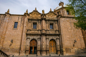 Obraz premium Morelia, Mexico - February 18, 2025: Temple of Santa Rosa de Lima in Morelia, Michoacan, Mexico.