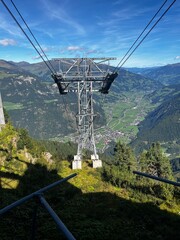 Seilbahn mit Blick aufs Tal