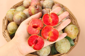 Fresh Red-Fleshed Plums from Gutian Mountain Orchard Harvest in Wicker Basket