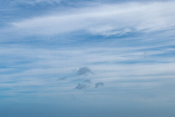 ciel de traine laiteux