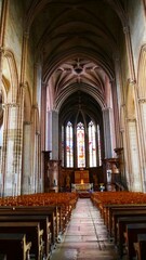 Fototapeta premium Intérieur de l'église catholique Saint-Michel de Dijon d’architecture renaissance du XVI siècle, en Côte-d’Or France Europe