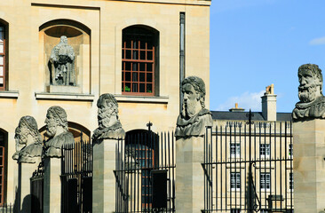 Five of the Roman emperor heads in front of the Sheldonian Theatre Oxford University designed by Sir Christopher Wren between 1664-8 in Oxfordshire England UK
