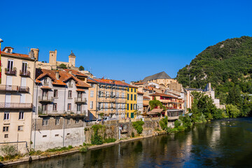 Fototapeta premium Vue sur la ville et le Château de Foix dans les Pyrénées en France
