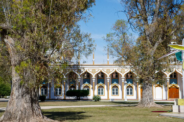 Obraz premium building in the park