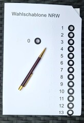 Voting template, aid for visually impaired and blind people in a secret ballot   