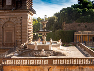 Italia, Firenze, Il Giardino di Boboli. La fontana del Carciofo.