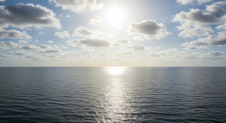 Obraz premium Ocean horizon with sunlight and clouds