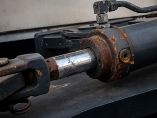 rusty Hydraulic Cylinder and still can operate perfectly