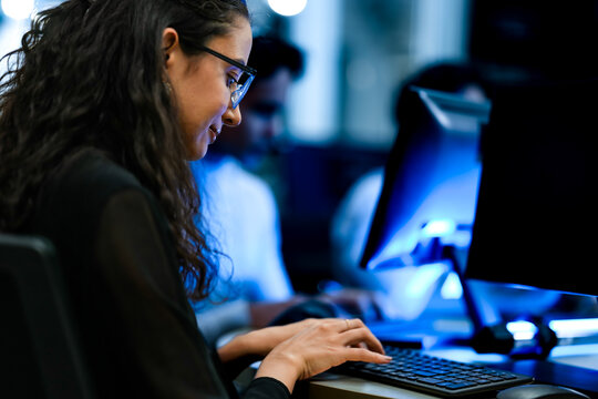 A contact center manager provides on the job training to a new CSR, demonstrating proper use of the CRM and knowledge base to improve her First-Call Resolution FCR metrics.