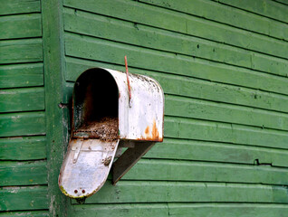Mailbox Recycling for the Birds
