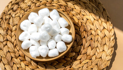 Decorative Plate with Cotton Padding on Straw Mat
