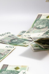 Polskie pieniądze, banknoty na białym tle