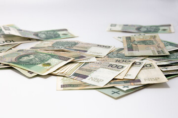 Polskie pieniądze, banknoty na białym tle