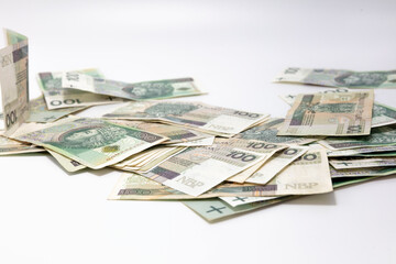 Polskie pieniądze, banknoty na białym tle