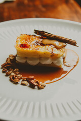 Postre de platano y canela con nuez