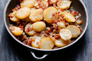 traditional german pan-fried potatoes bratkartoffeln