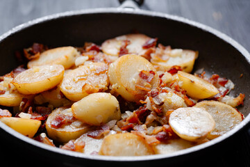 traditional german pan-fried potatoes bratkartoffeln