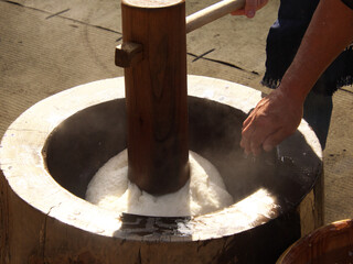 餅つき　日本の年末の伝統行事