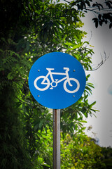 Modern Style Round Blue Bicycle Sign Symbolic Traffic Rule Image