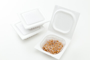 納豆　白バック