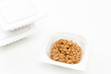 納豆　白バック