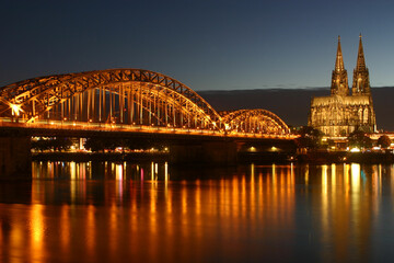 cologne cathedral at night