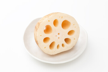 カットした蓮根　白バック