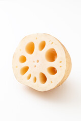 カットした蓮根　白バック