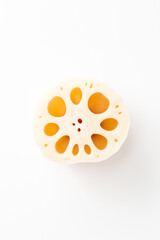 カットした蓮根　白バック