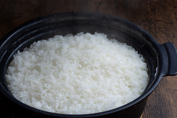 炊き立ての土鍋ご飯　Japanese food