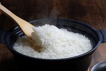 炊き立ての土鍋ご飯　Japanese food