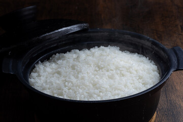 炊き立ての土鍋ご飯　Japanese food