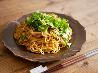ニラだれパクチー焼きそば
