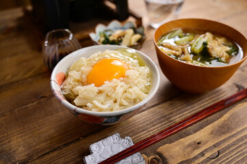 カブとシラスの炊き込みご飯のある食卓
