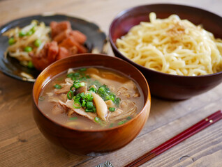 豚骨醤油つけめん