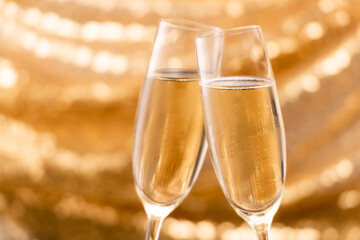 シャンパンでお祝いする