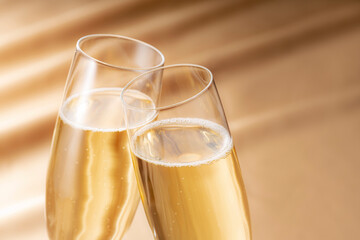 特別な日にシャンパンで乾杯する