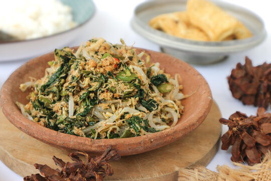 It&rsquo;s Indonesian mixed vegetables, or urap sayur, served on a clay plate. This side dish is made with tropical vegetables, tossed with spiced grated coconut.