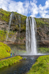 Majestueuse cascade de Seljalandsfoss, dans le sud de l'Islande
