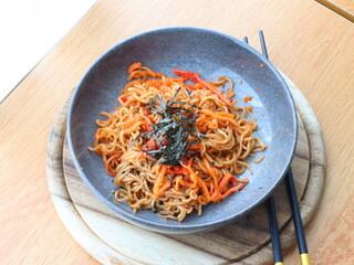 Stir-fried instant noodles with vegetables and meat, a quick and flavorful Thai comfort food dish loved for its savory taste.