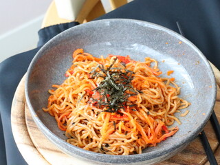 Stir-fried instant noodles with vegetables and meat, a quick and flavorful Thai comfort food dish loved for its savory taste.