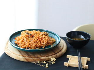 Stir-fried instant noodles with vegetables and meat, a quick and flavorful Thai comfort food dish loved for its savory taste.