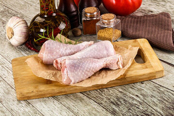 Raw chicken drumstick for roast