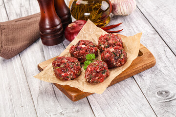 Raw beef meatballs for cooking