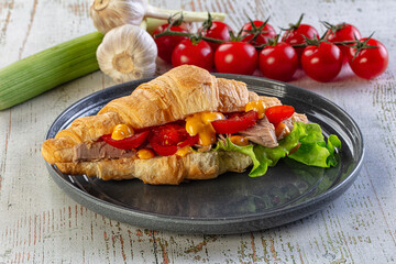 Croissant with tuna, tomato and salad
