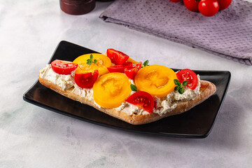 Bread with cream cheese and tomato